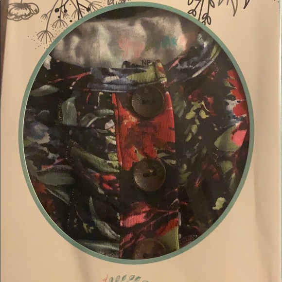 Gigi and Max 0-3 month button gown - Picture 4 of 4